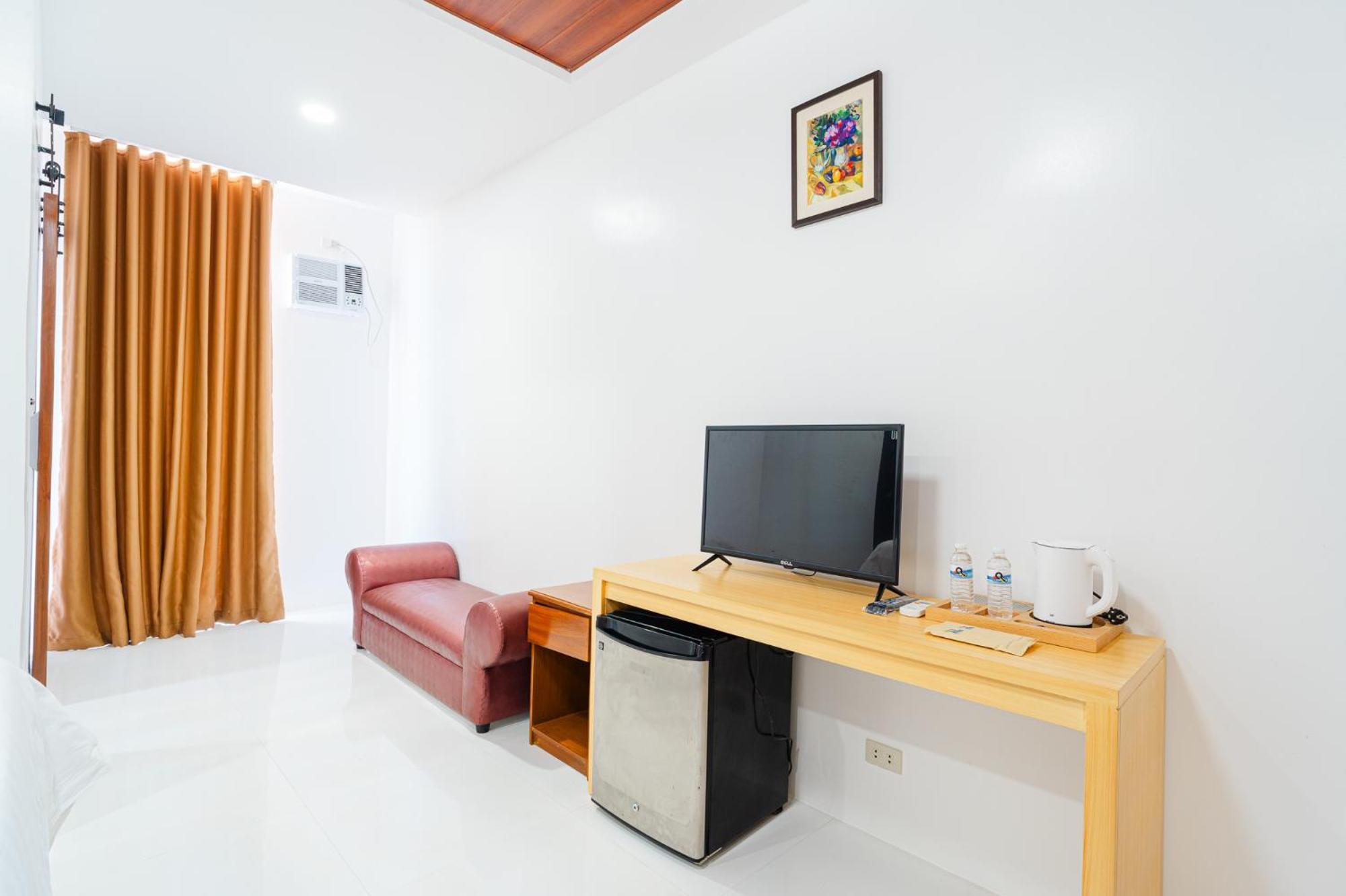 Q Beach Resort Cabangan Номер фото